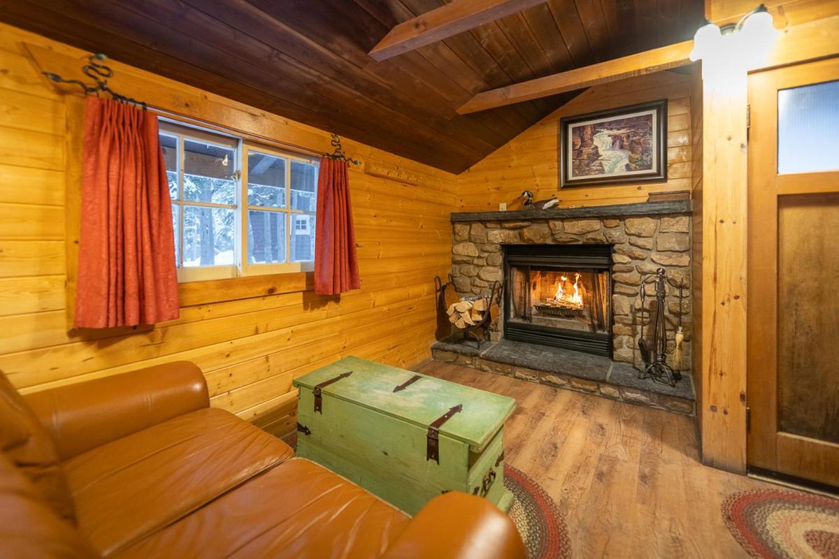 Storm Mountain Lodge & Cabins Касл-Джанкшен Экстерьер фото